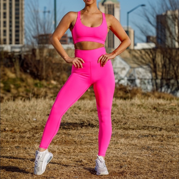 Barbie Pink Workout bra - Picture 1 of 5